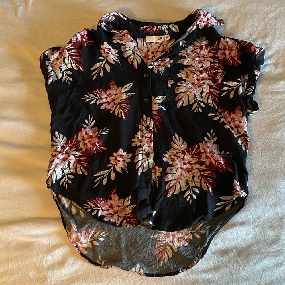 Women’s small flower blouse, EUC